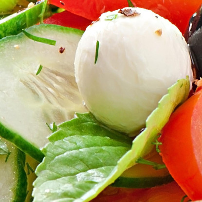 Quadro Moderno Insalata Mediterranea Con Mozzarella Olive Pomodori E Basilico foo73 quadro stampato su tela