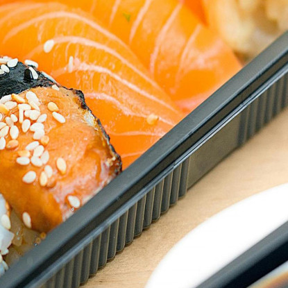 Quadro Moderno Sushi Misto In Bento Box Con Bacchette E Salsa Di Soia foo109 quadro stampato su tela